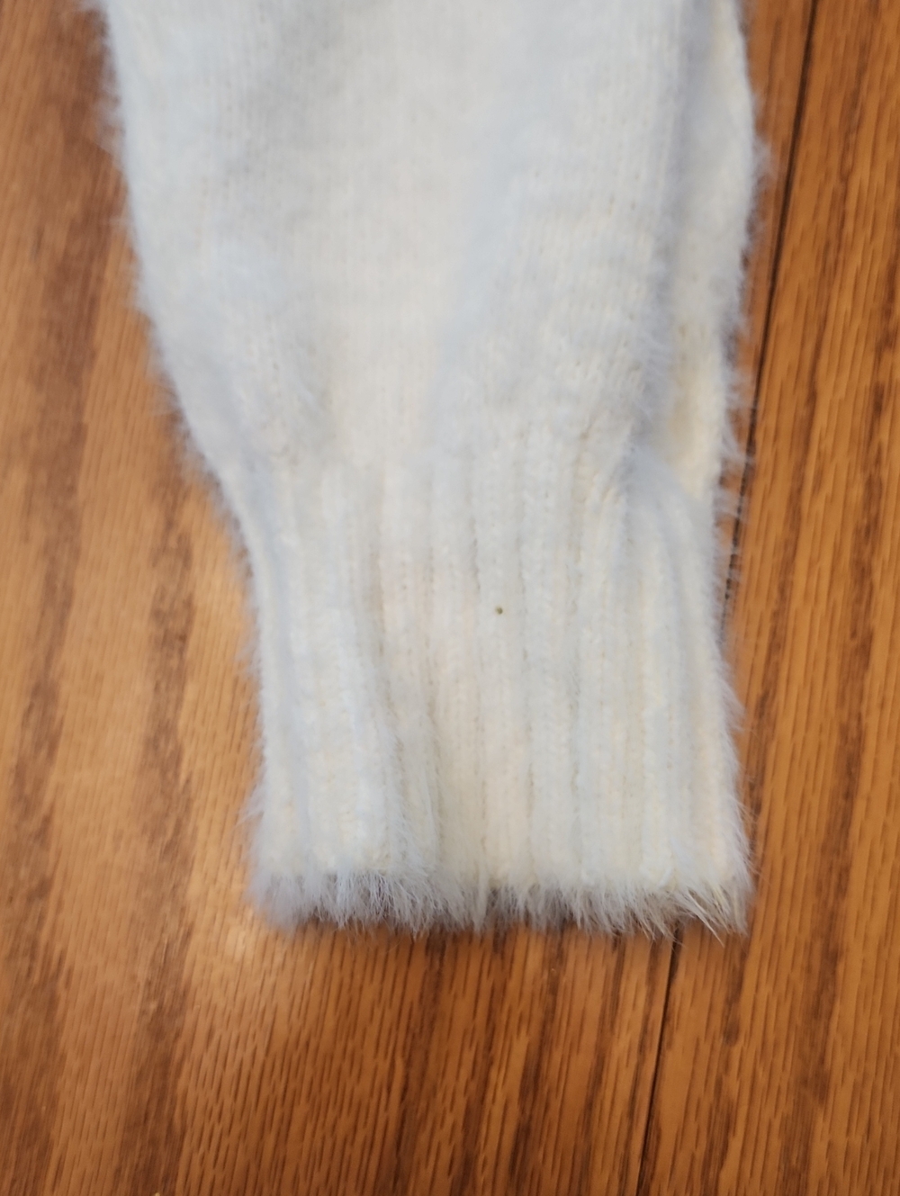 Lucky Brand Cream Cable-Knit V-Neck Sweater - Picture 15 of 16